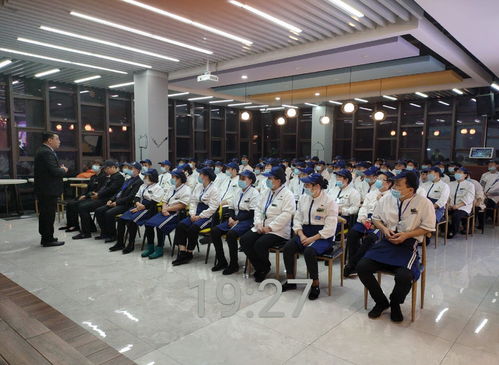 我校全體食堂員工圓滿完成餐飲安全培訓考核，通過率高達100%并開展慶祝歌舞活動